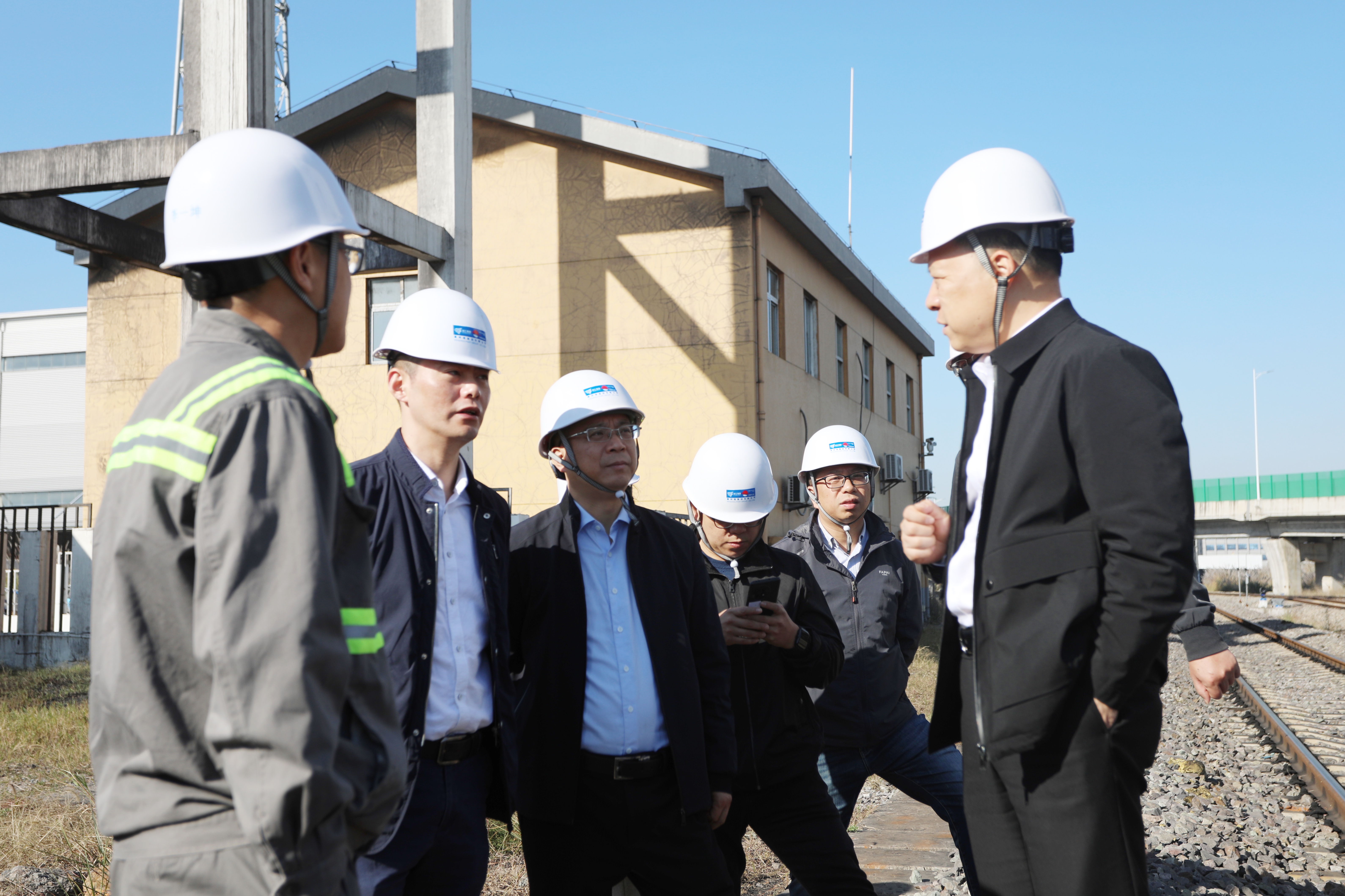 温州市商务局局长虞立清一行 调研乐清湾港区