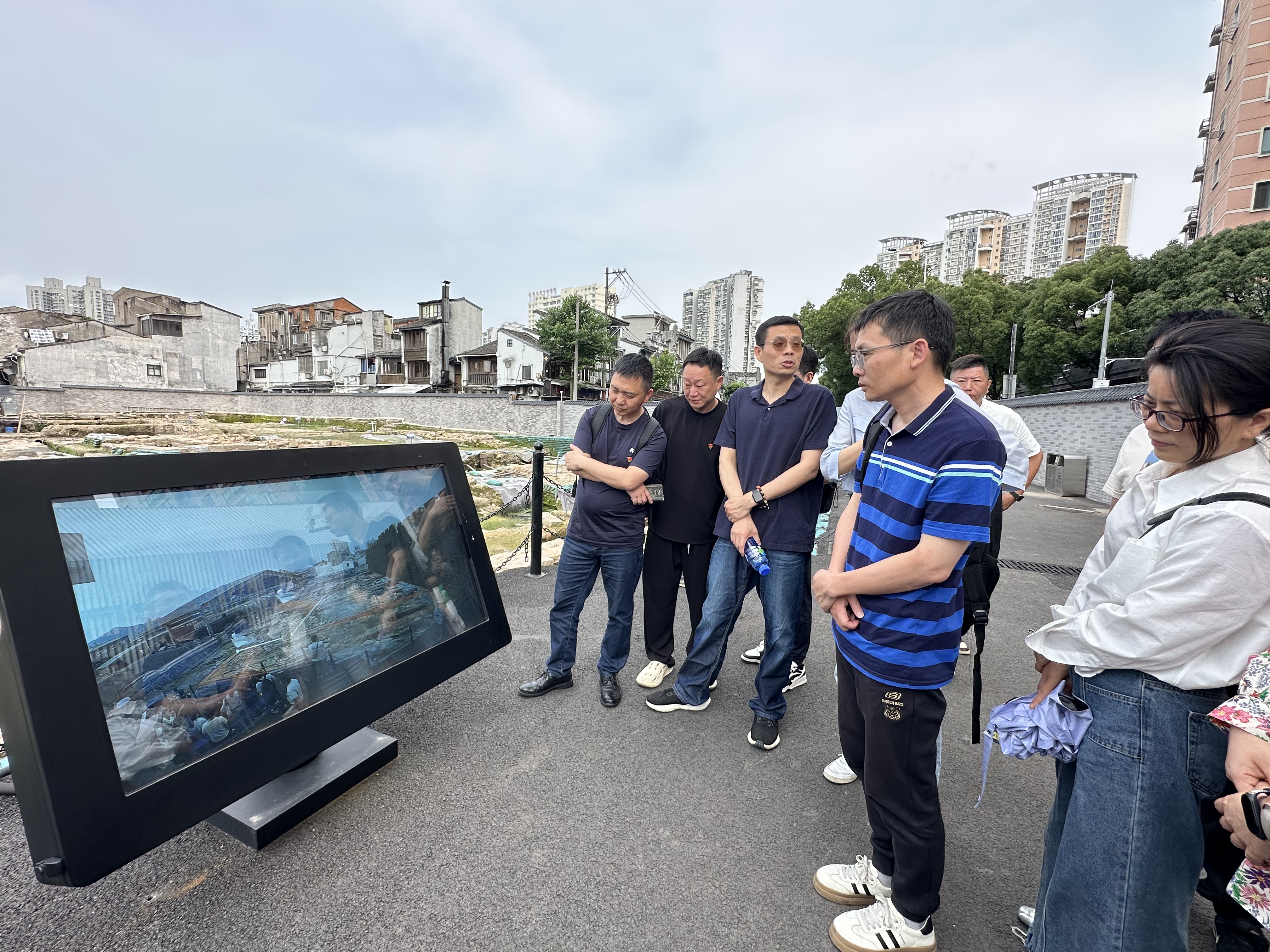 金洋公司携手乐清湾公司开展“追寻千年商港 传承红色基因”主题党日活动